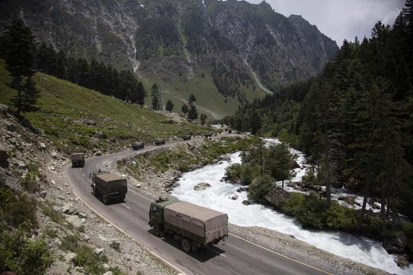 Son dakika... Hindistan-Çin gerilimini sınırı geçen 13 sığır düşürdü