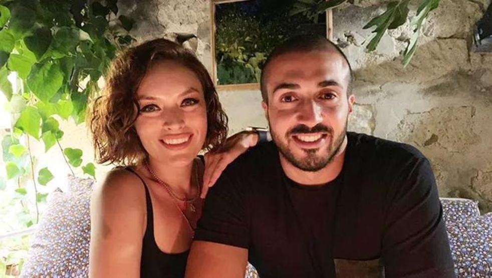 Ezgi Mola yeniden tatile gitmek için takipçilerinden yardım istedi