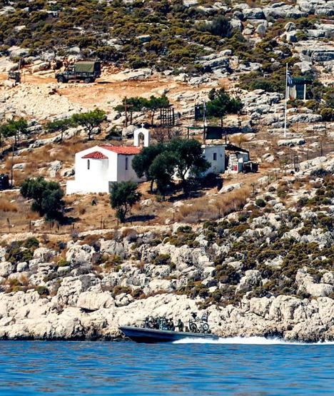 Son dakika... Yunanistan’dan silahlı Zodyakla Meis’te gayrimeşru devriye