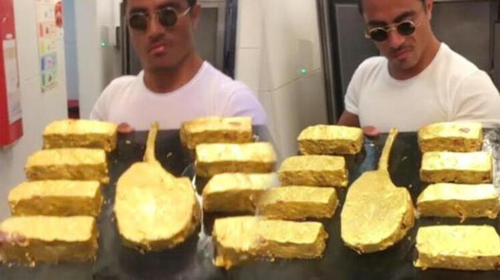 Nusret Gökçeden altın tozlu cappuccino