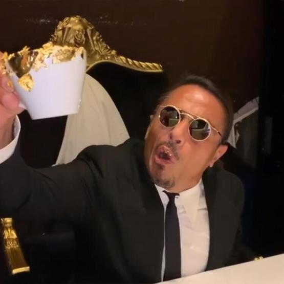 Nusret Gökçeden altın tozlu cappuccino