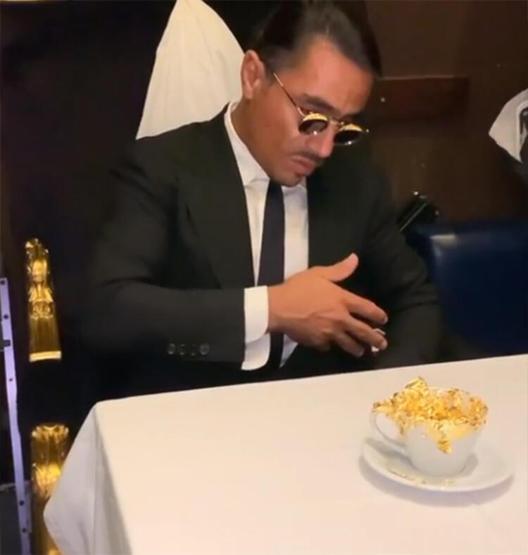 Nusret Gökçeden altın tozlu cappuccino
