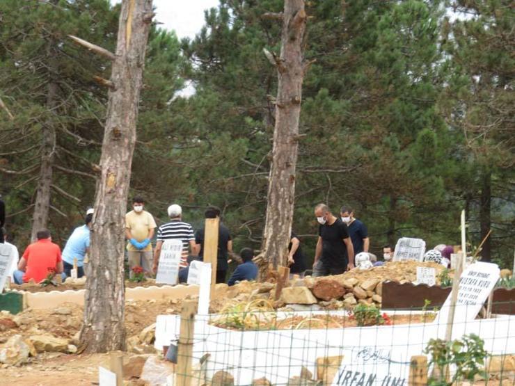 Koronavirüse yenik düşen tıp öğrencisi Merve Mercan toprağa verildi