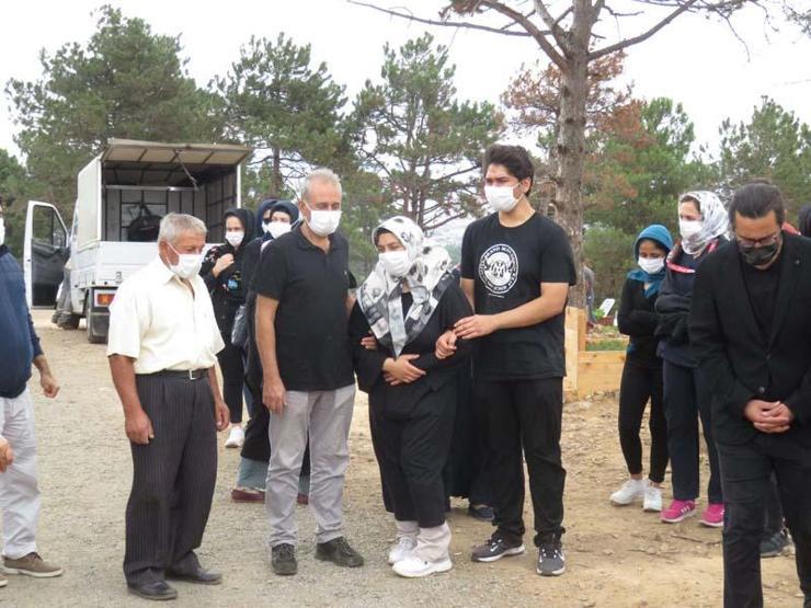 Koronavirüse yenik düşen tıp öğrencisi Merve Mercan toprağa verildi