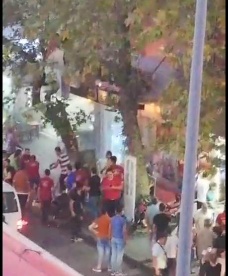 Dönerci dükkanı alev alev yandı, izleyenler koronayı unuttu
