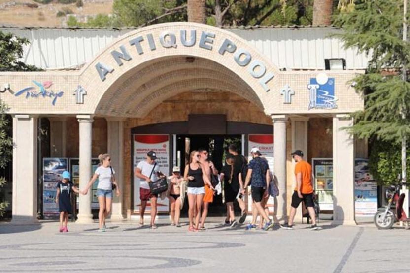 Pamukkaledeki antik havuzu 100 günde 60 bin kişi ziyaret etti