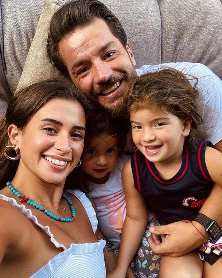 Buse Terimden aile pozu
