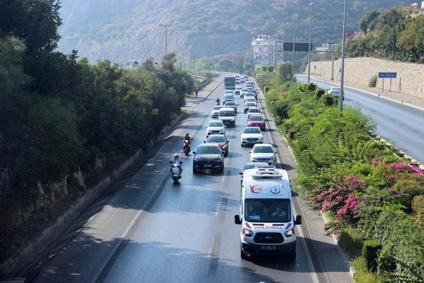 Maskeli Şebnem son yolculuğuna uğurlandı