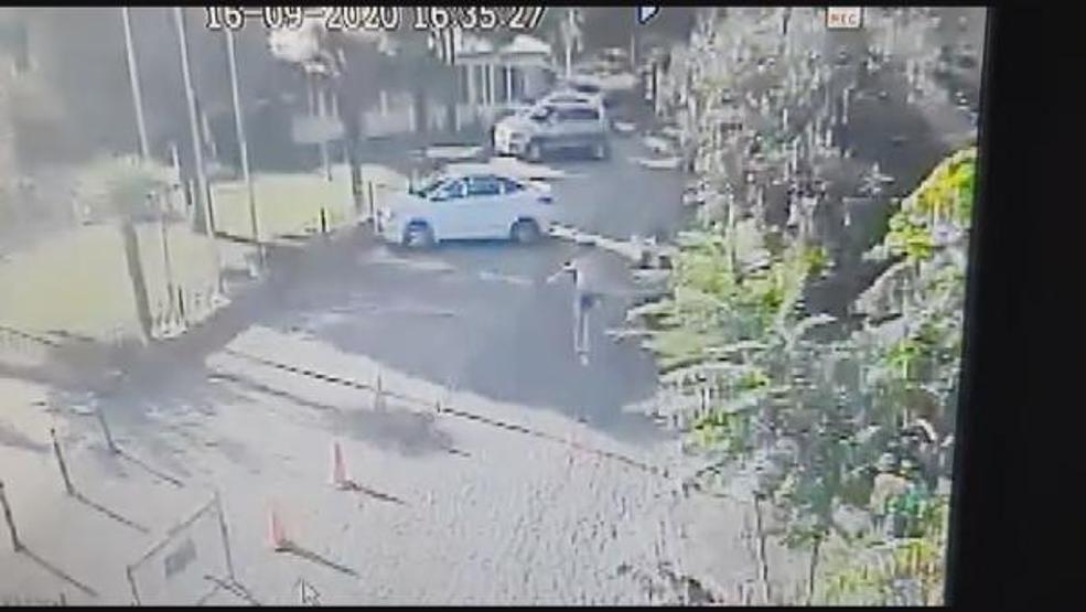 Son dakika.. Genç kız arkadaşını bıçaklayıp başında bekledi
