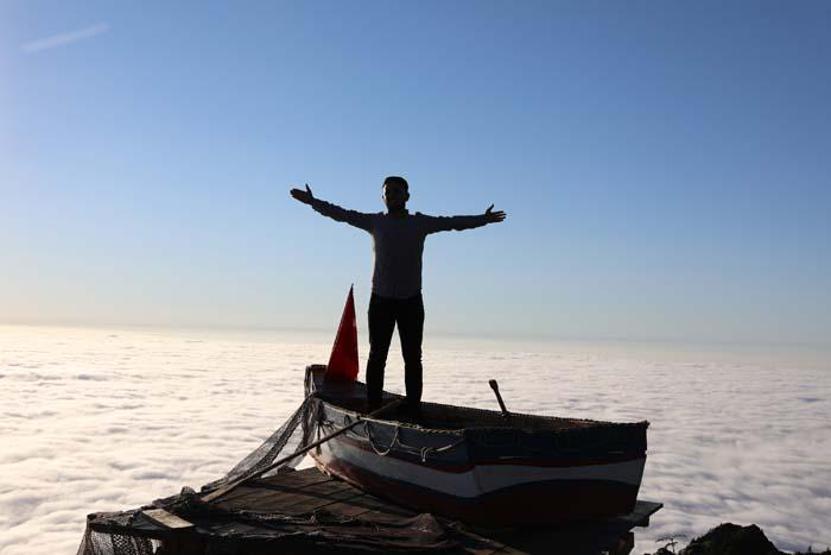 2 bin 700 metredeki yaylada, kayıkta Titanic pozu veriyorlar