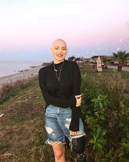 Son dakika... Kanserle mücadelenin simgesi Neslican, 1’inci ölüm yıl dönümünde anıldı