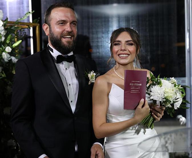 Düğün pozu Berkan-Özgenur Cöngerin nikahına ünlü isimler akın etti