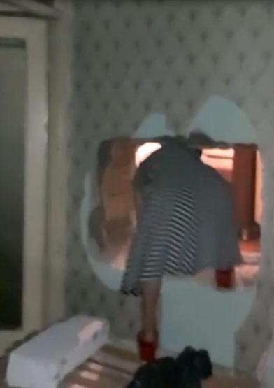 Fuhuş operasyonunda, kadınlar gizli geçitten çıktı