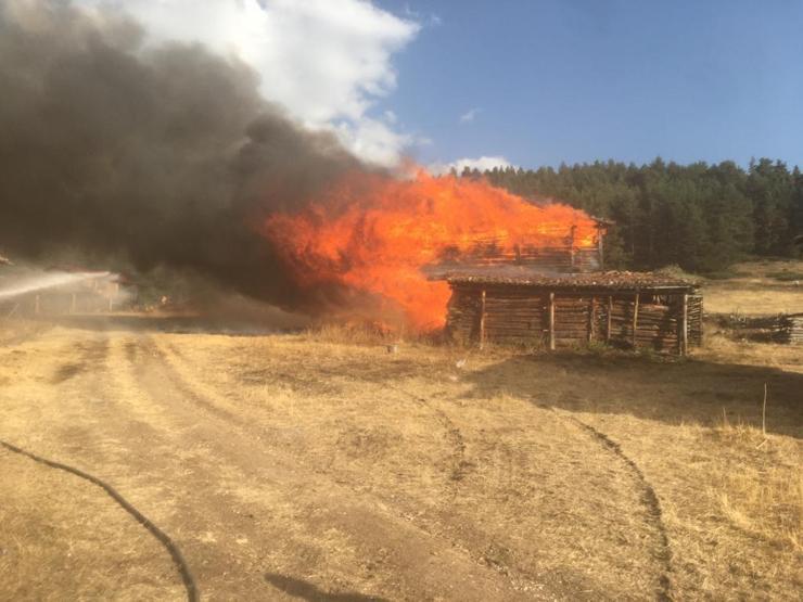 Kastamonuda korkutan yangın 6 ev küle döndü