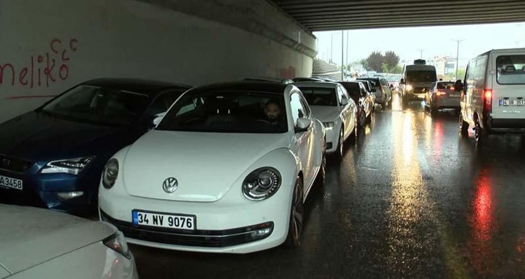 Son dakika... İstanbulda vatandaşların dolu önlemi