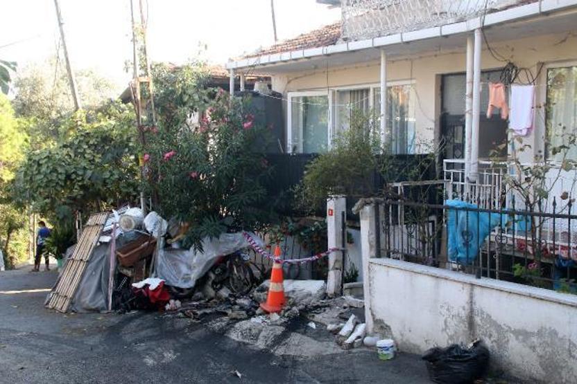 Son dakika.. Eşinin sığındığı baba evine aracıyla defalarca çarptı