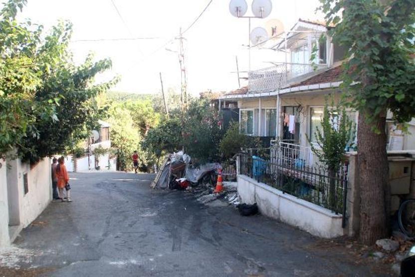 Son dakika.. Eşinin sığındığı baba evine aracıyla defalarca çarptı
