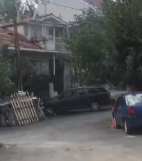 Son dakika.. Eşinin sığındığı baba evine aracıyla defalarca çarptı