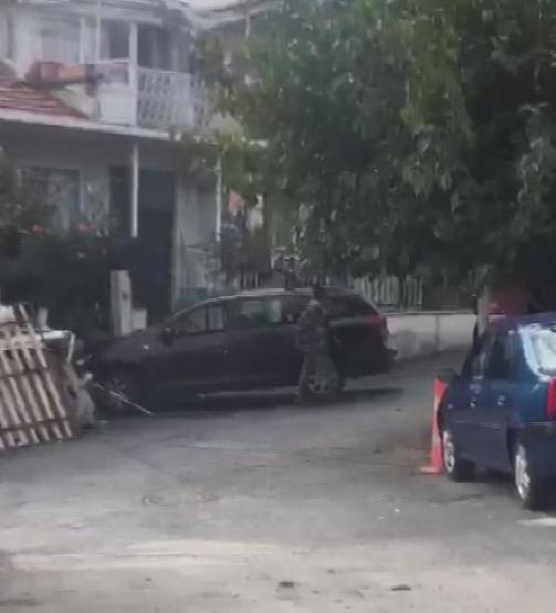 Son dakika.. Eşinin sığındığı baba evine aracıyla defalarca çarptı