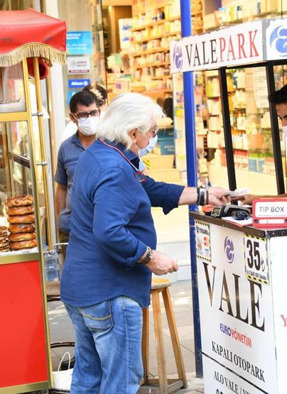 Erdal Özyağcılar: Tiyatrodan emekli olmayı düşünmüyorum