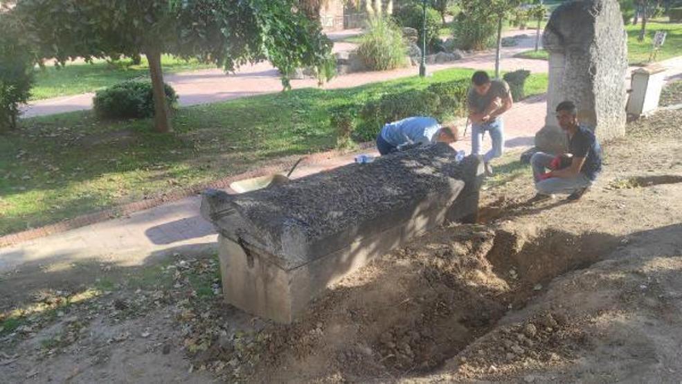 Son dakika.. Taksi durağındaki lahit müzeye kaldırıldı