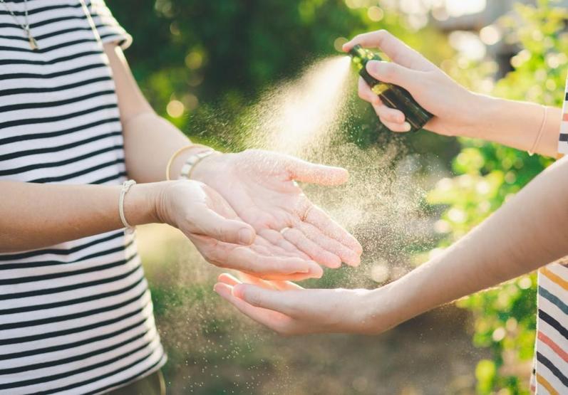 Bilim insanları araştırdı: Koronavirüs insan derisinde kaç saat kalabilir