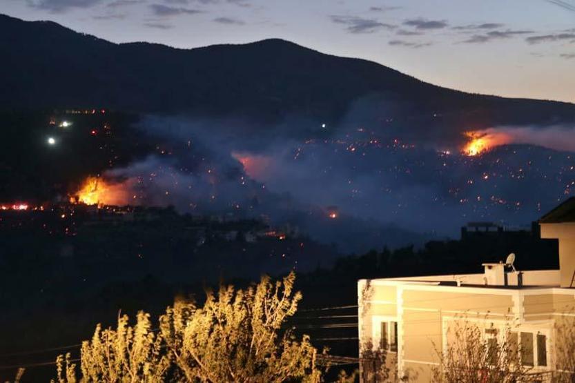 Son dakika Hataydaki orman yangını yerleşim yerlerine yaklaştı 70 kişi yangından etkilendi