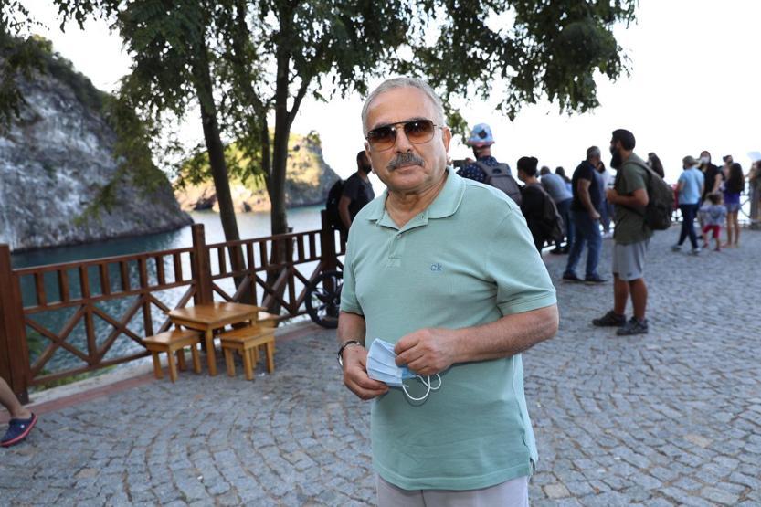 Tepeli karabatak kuşlarının yuvası olan adaya ilgi