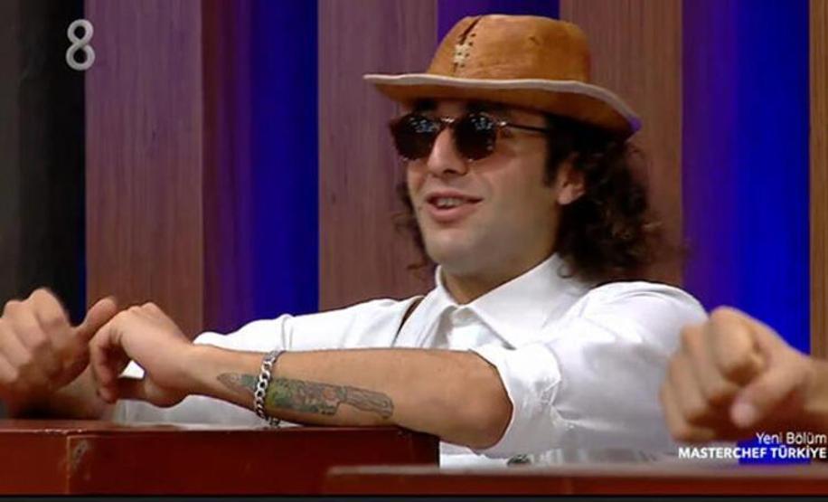MasterChef Barbaros Yoloğlu yeni tarzıyla dikkat çekti