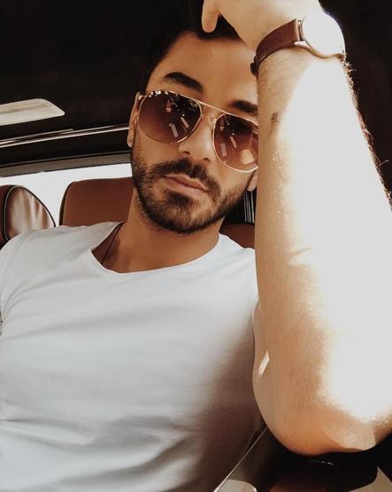 Gökhan Alkandan babaannesi ve dedesine jest