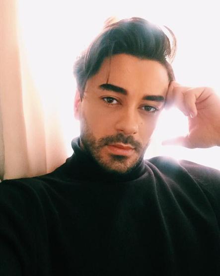 Gökhan Alkandan babaannesi ve dedesine jest