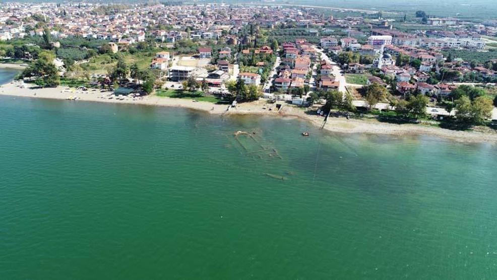Sular çekilince 2 bin yıllık bazilikanın bir kısmı gün yüzüne çıktı