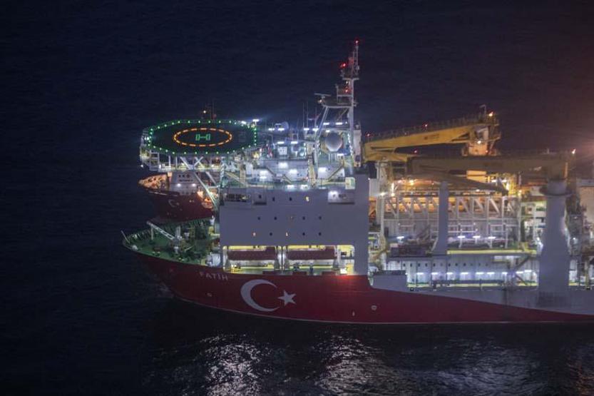 Bakan Dönmez Fatih sondaj gemisinde
