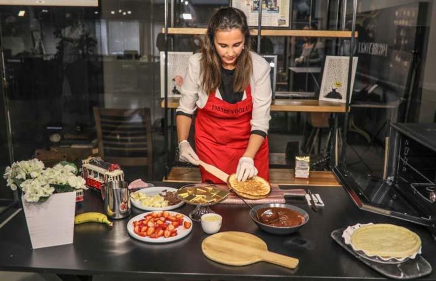 Çikolata pizza üretti Tadına bakan bu lezzete bayılıyor