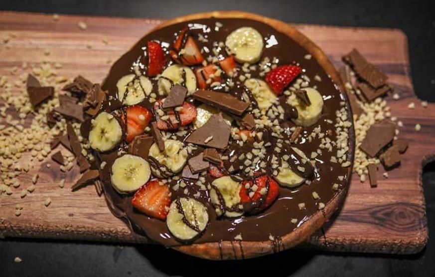 Çikolata pizza üretti Tadına bakan bu lezzete bayılıyor