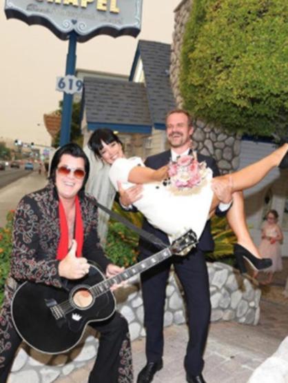 Lily Allen gelinliğinin hikayesini anlattı