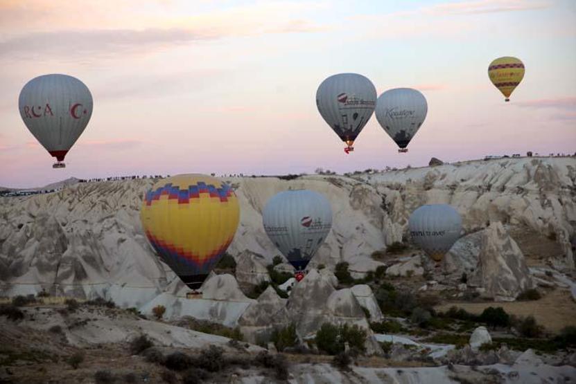 Kapadokyada balonlar Cumhuriyet Bayramı için havalandı