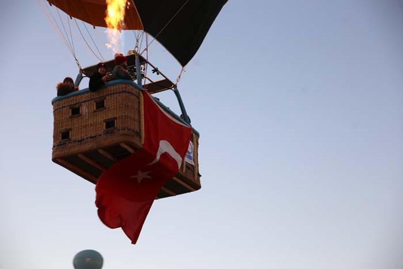 Kapadokyada balonlar Cumhuriyet Bayramı için havalandı