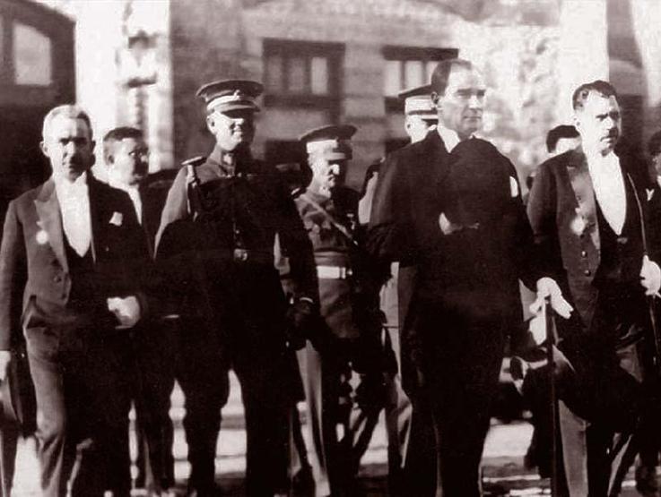 Atatürkün katıldığı 29 Ekim kutlamalarından fotoğraflar