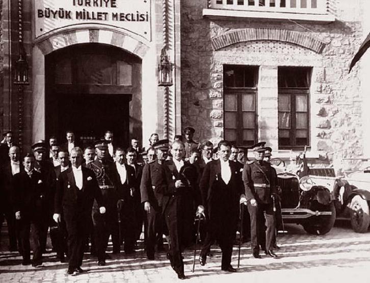 Atatürkün katıldığı 29 Ekim kutlamalarından fotoğraflar