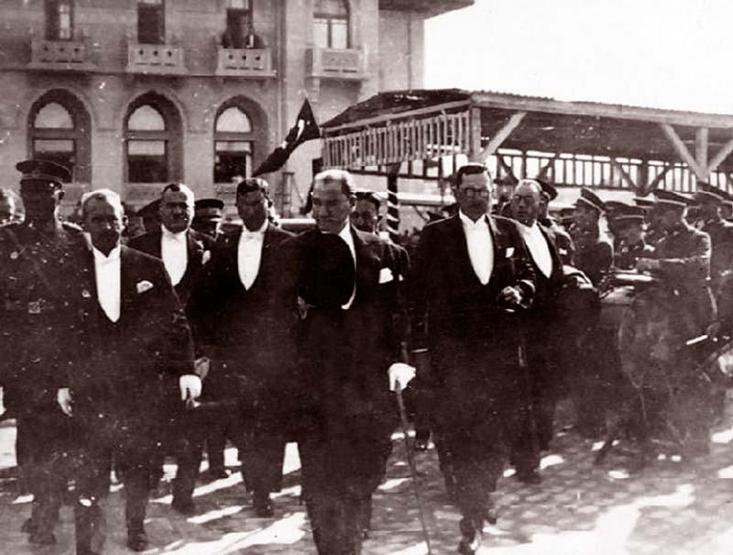 Atatürkün katıldığı 29 Ekim kutlamalarından fotoğraflar