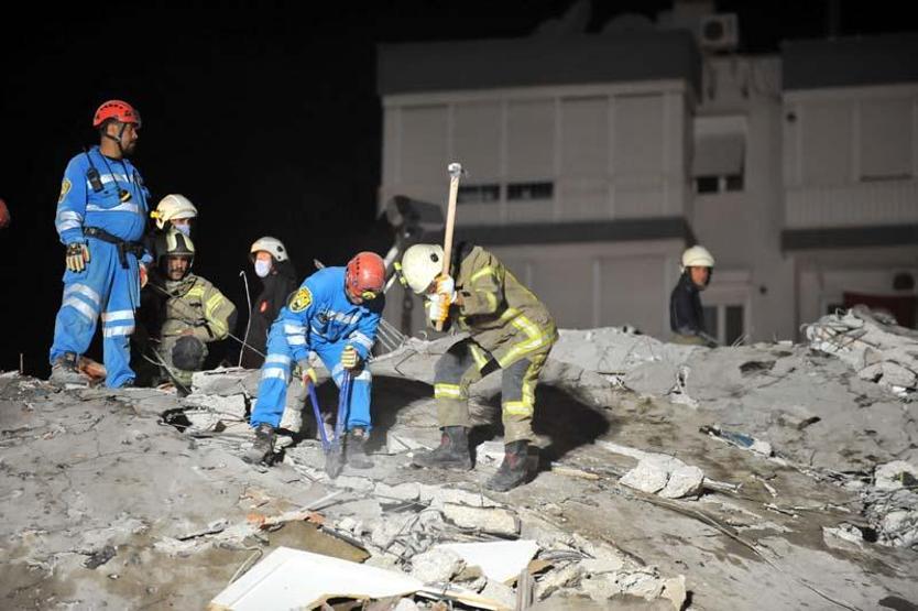 Emrah Apartmanı’nda 21 kişiyi arama-kurtarma çalışmaları devam ediyor