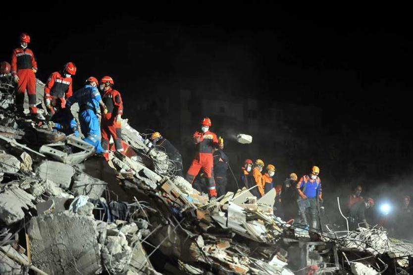 Emrah Apartmanı’nda 21 kişiyi arama-kurtarma çalışmaları devam ediyor