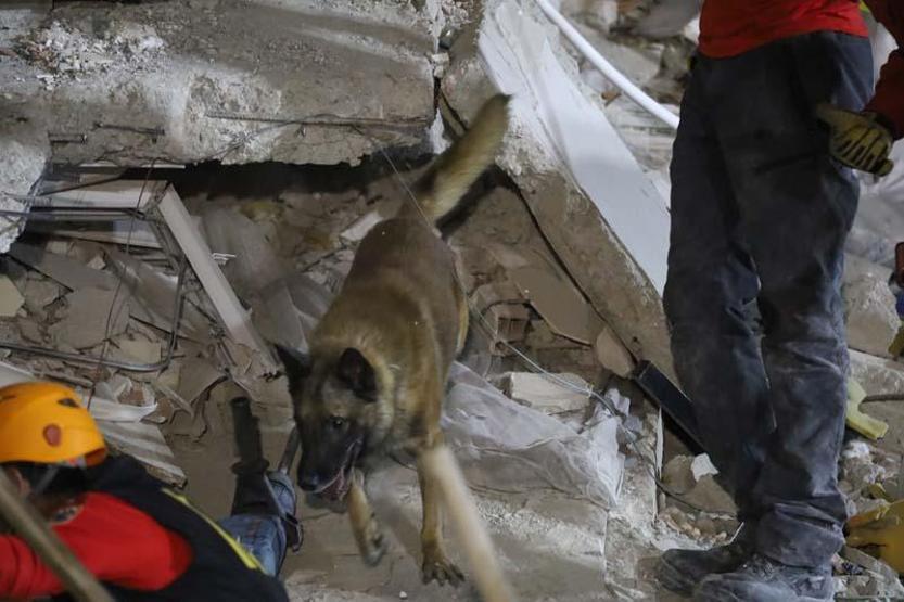 Emrah Apartmanı’nda 21 kişiyi arama-kurtarma çalışmaları devam ediyor