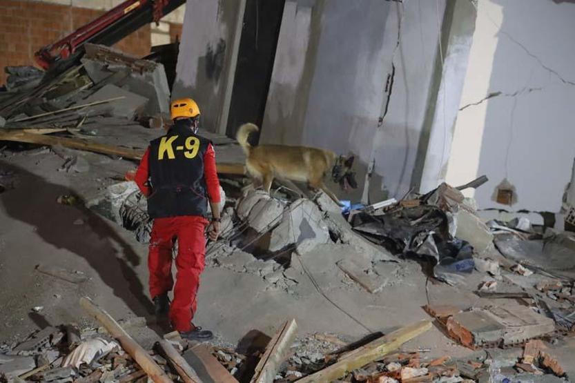 Emrah Apartmanı’nda 21 kişiyi arama-kurtarma çalışmaları devam ediyor
