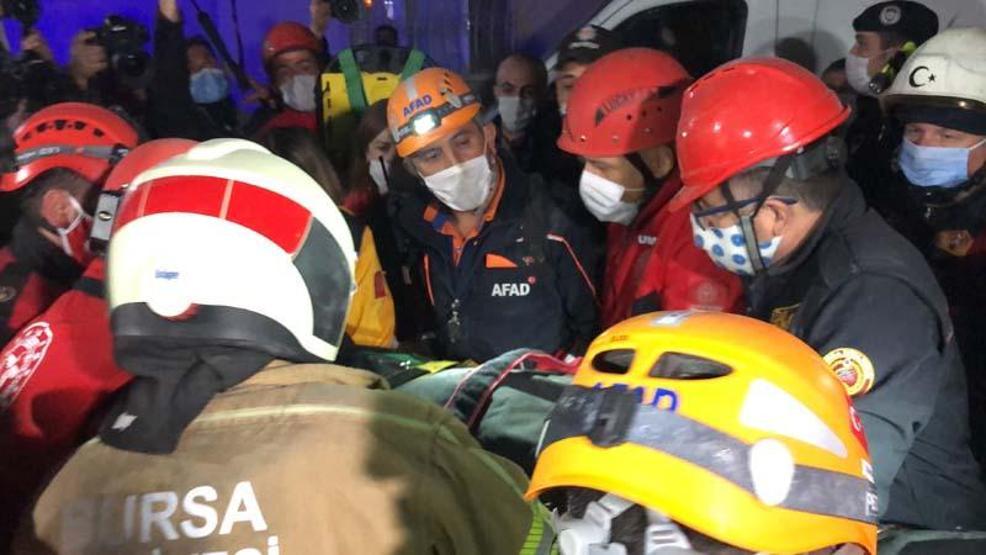 Emrah Apartmanı’nda 21 kişiyi arama-kurtarma çalışmaları devam ediyor