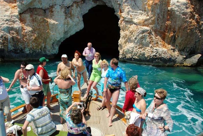 Aşıklar Mağarası turistlerin ilgi odağı oldu