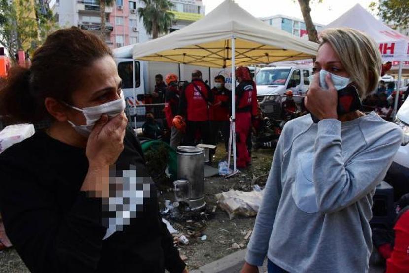 Saniyelerle enkaz altında kalmaktan kurtuldular