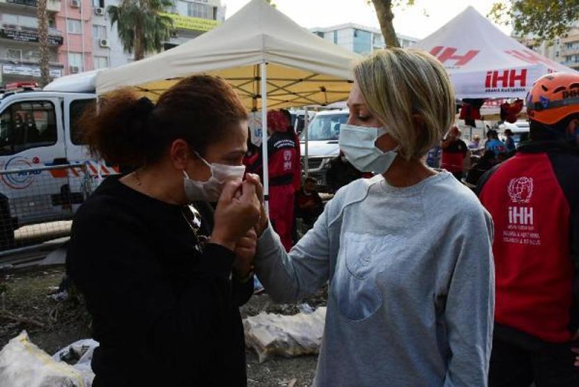 Saniyelerle enkaz altında kalmaktan kurtuldular