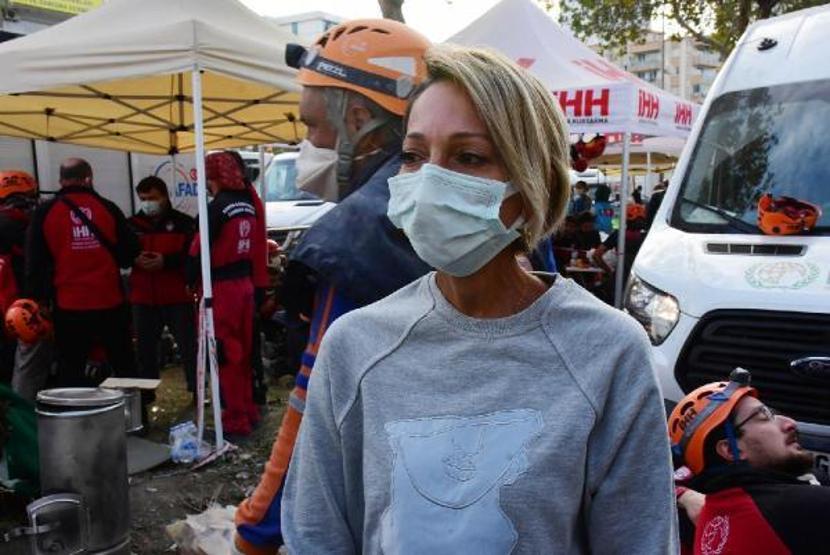 Saniyelerle enkaz altında kalmaktan kurtuldular